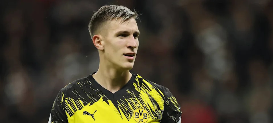 Manchester United Confirme son Intérêt pour Nico Schlotterbeck de Dortmund