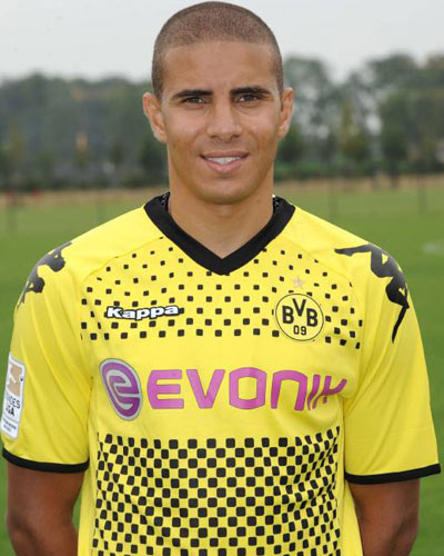 Le Leggende del Borussia Dortmund Ribaltano il Risultato ad Anfield in un Amichevole Benefico