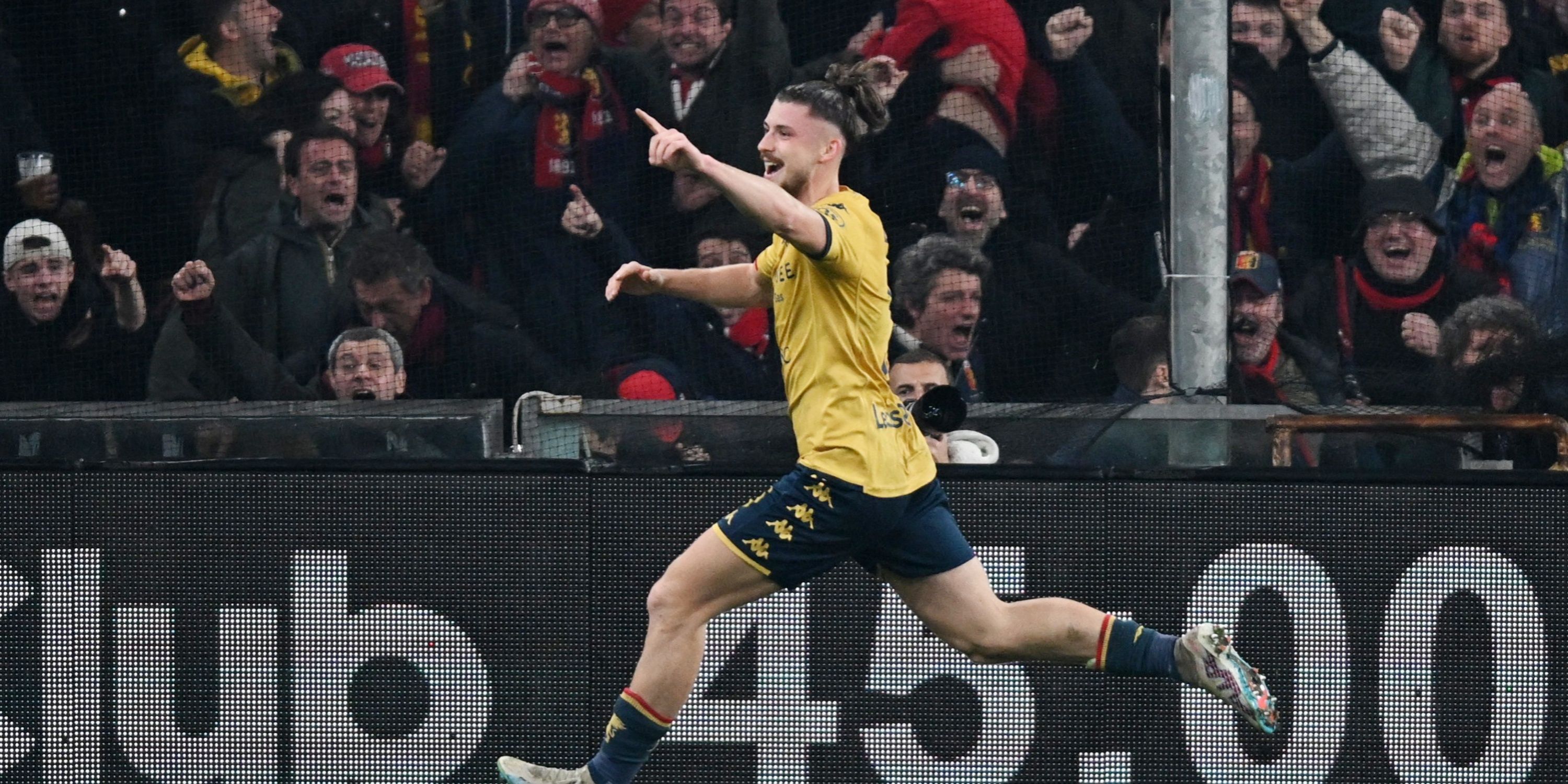 Juventus promote teenage goalkeeper Riccardo Radu to first team