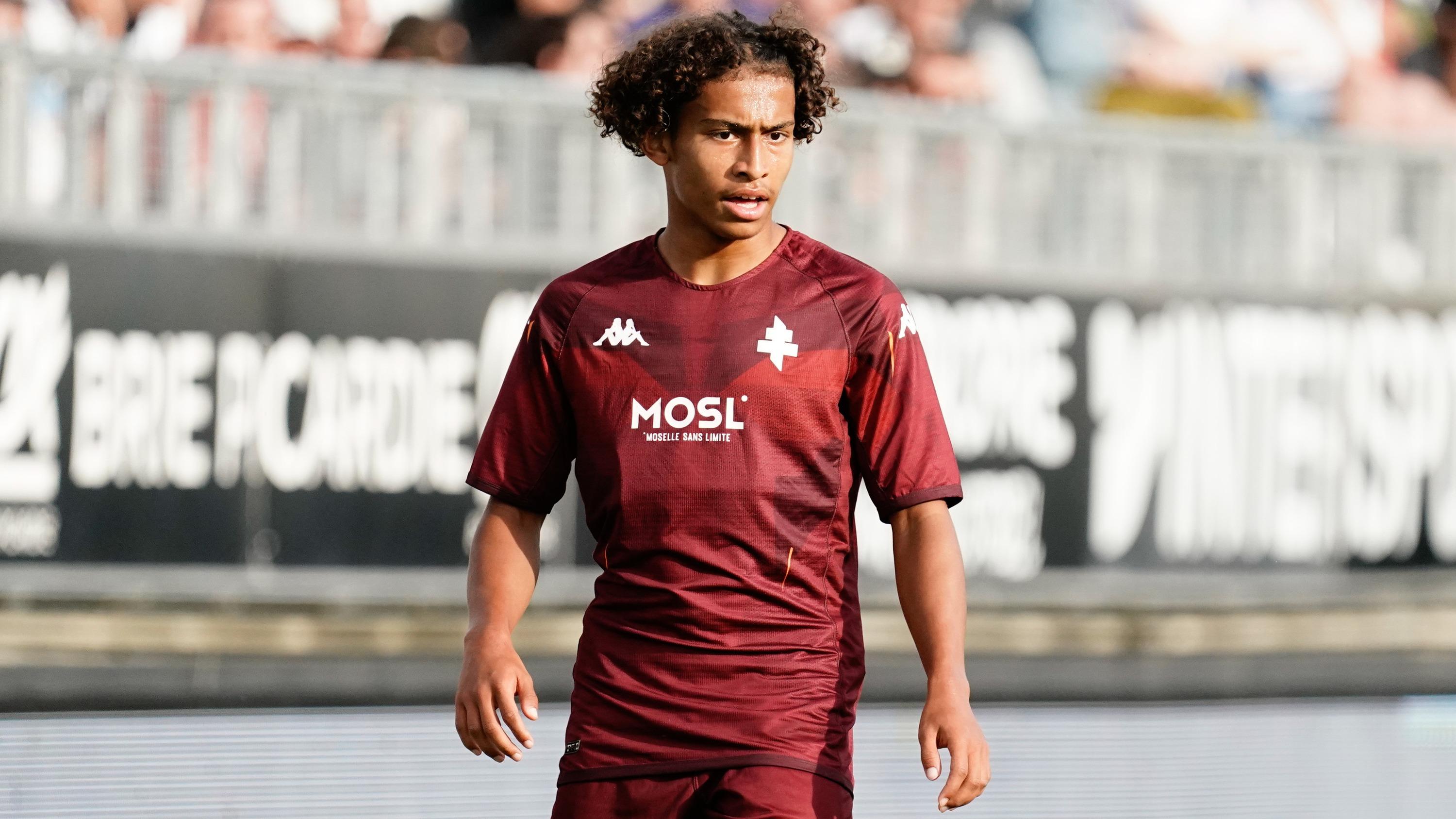 El FC Metz premia al superviviente del incendio Tahirys Dos Santos con un contrato profesional