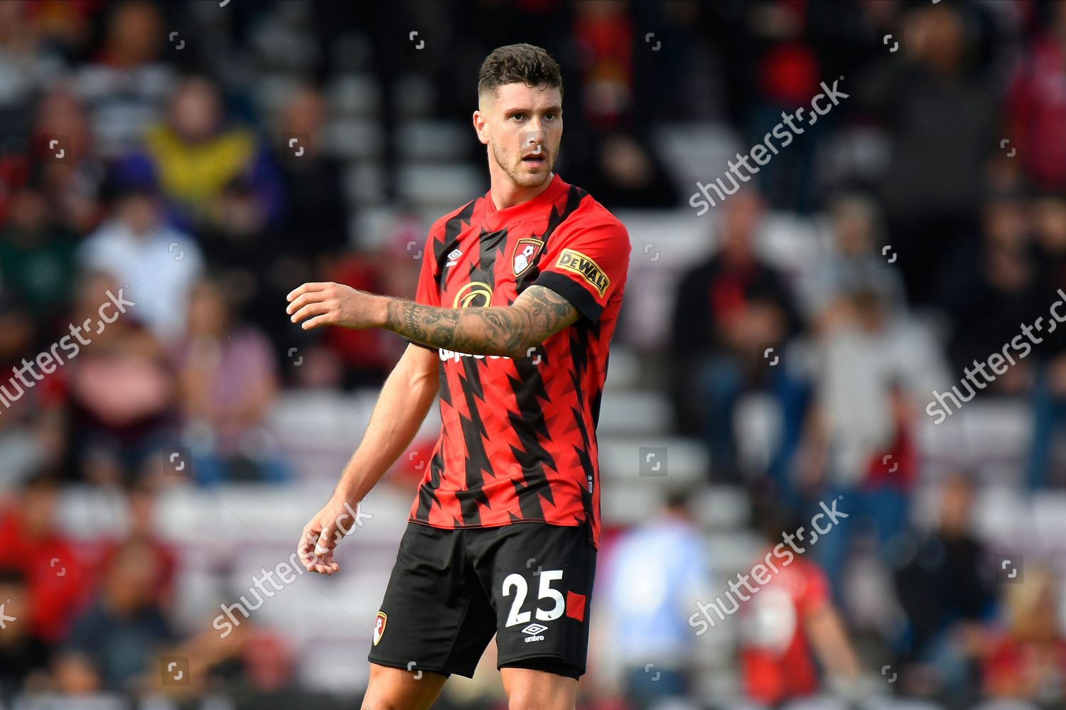 Gigantes de la Premier League se lanzan a por Marcos Senesi, libre del Bournemouth