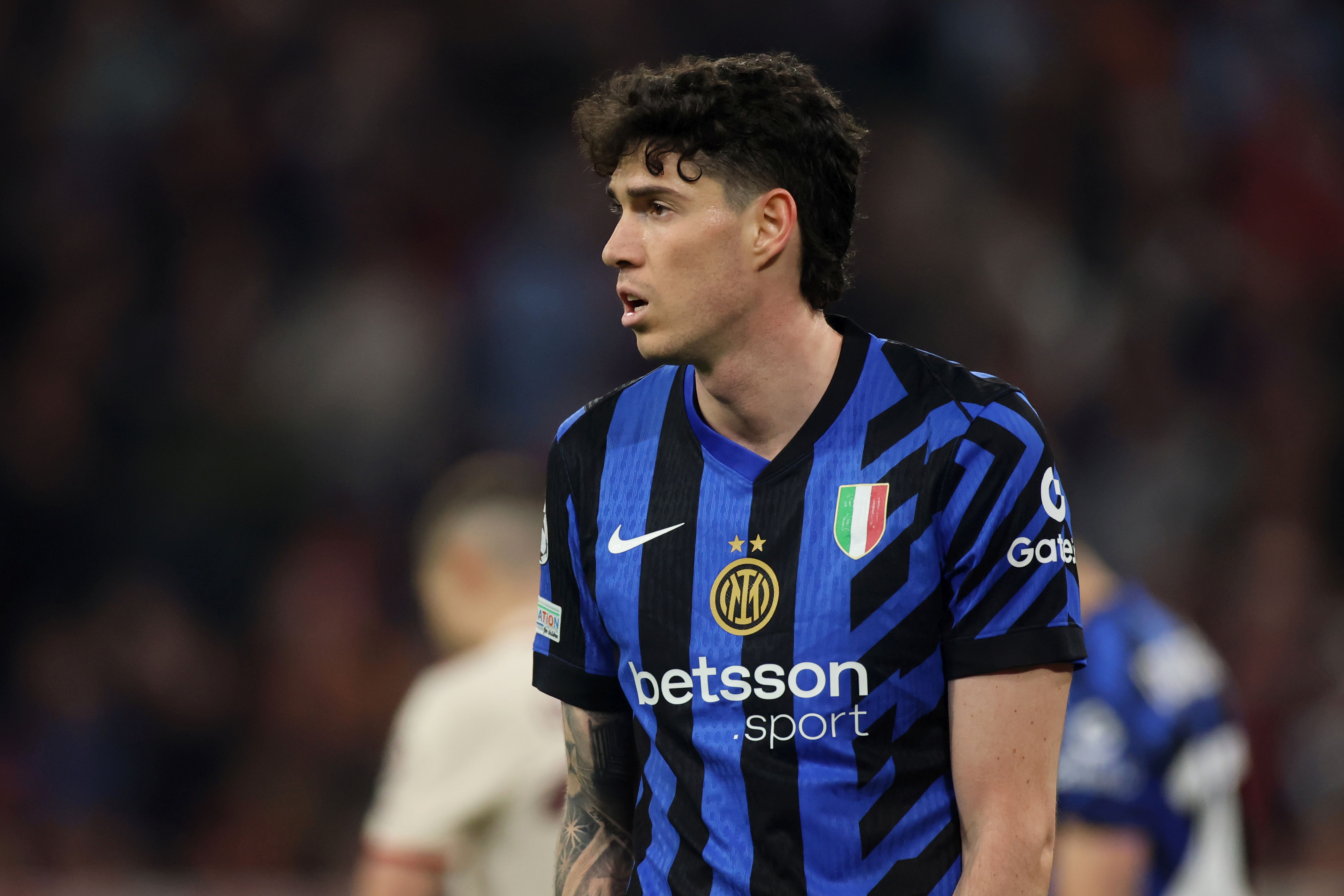 Barcelona's Interest in Inter's Alessandro Bastoni Faces Significant Hurdles