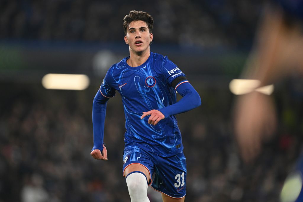 El entrenador del Torino, D'Aversa, cuestiona el compromiso de Cesare Casadei