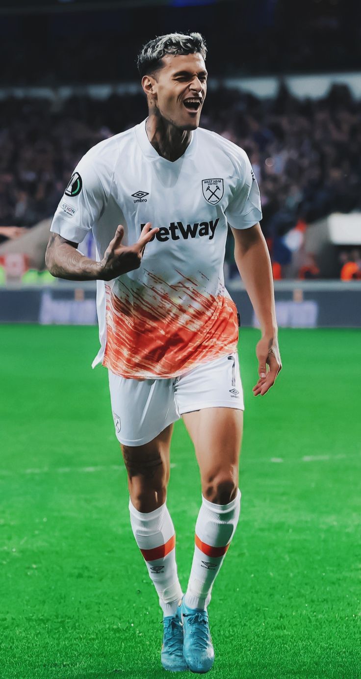 Atalanta agree deal to sign West Ham's Gianluca Scamacca