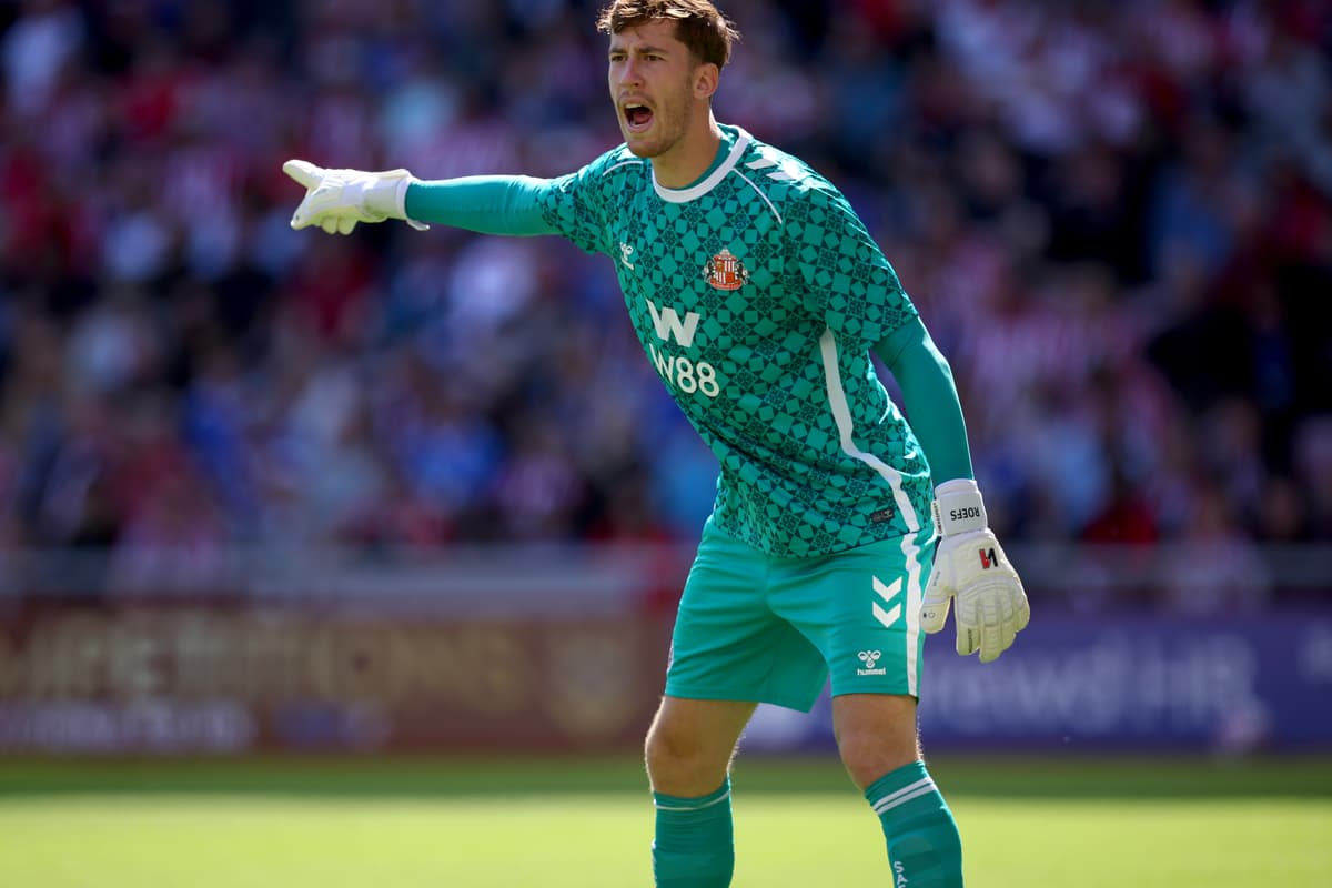 Sunderland's Roefs dismisses Chelsea transfer talk, pledges to Black Cats