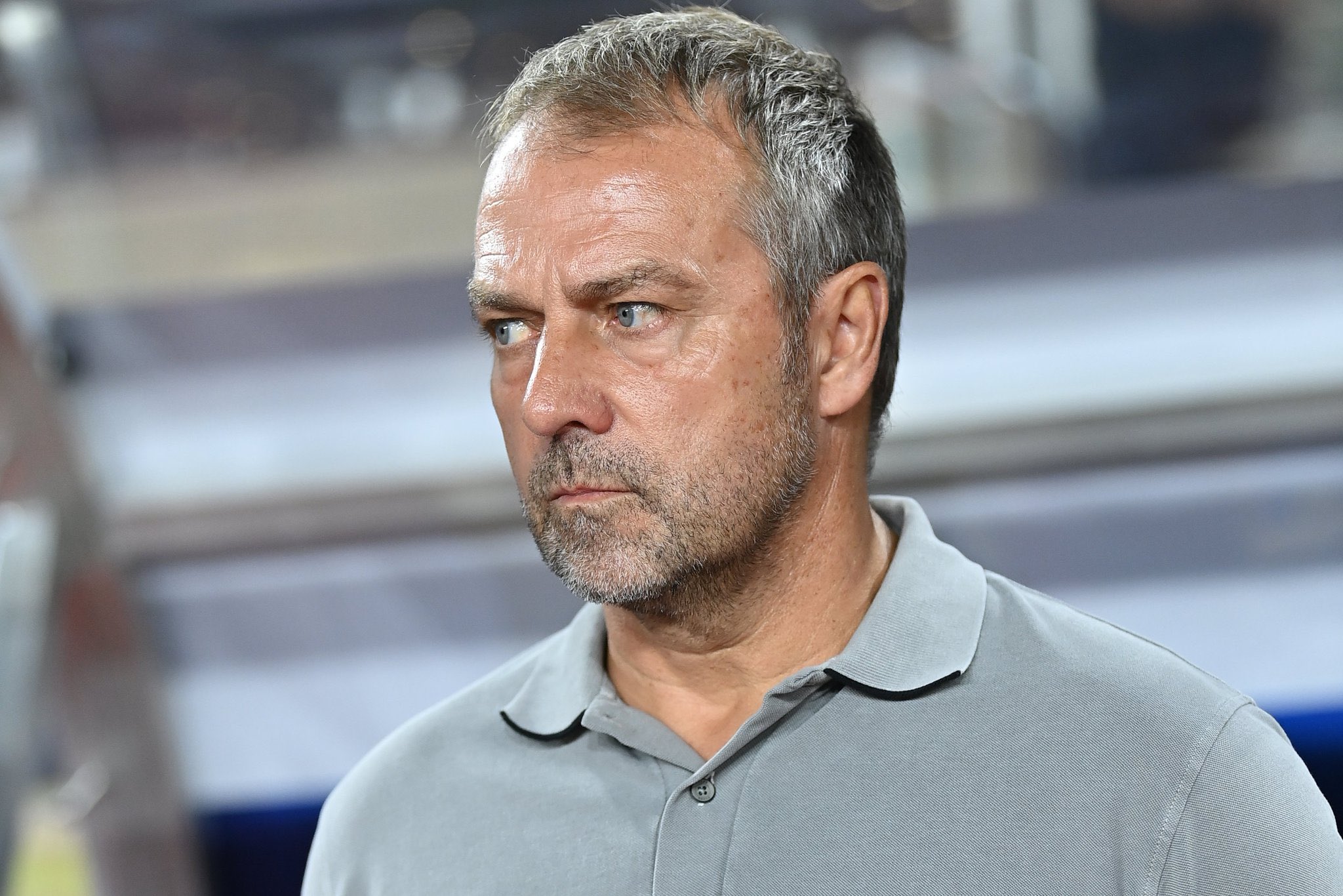 La UEFA Rechaza la Queja del Barcelona por el Manotazo en la Champions League