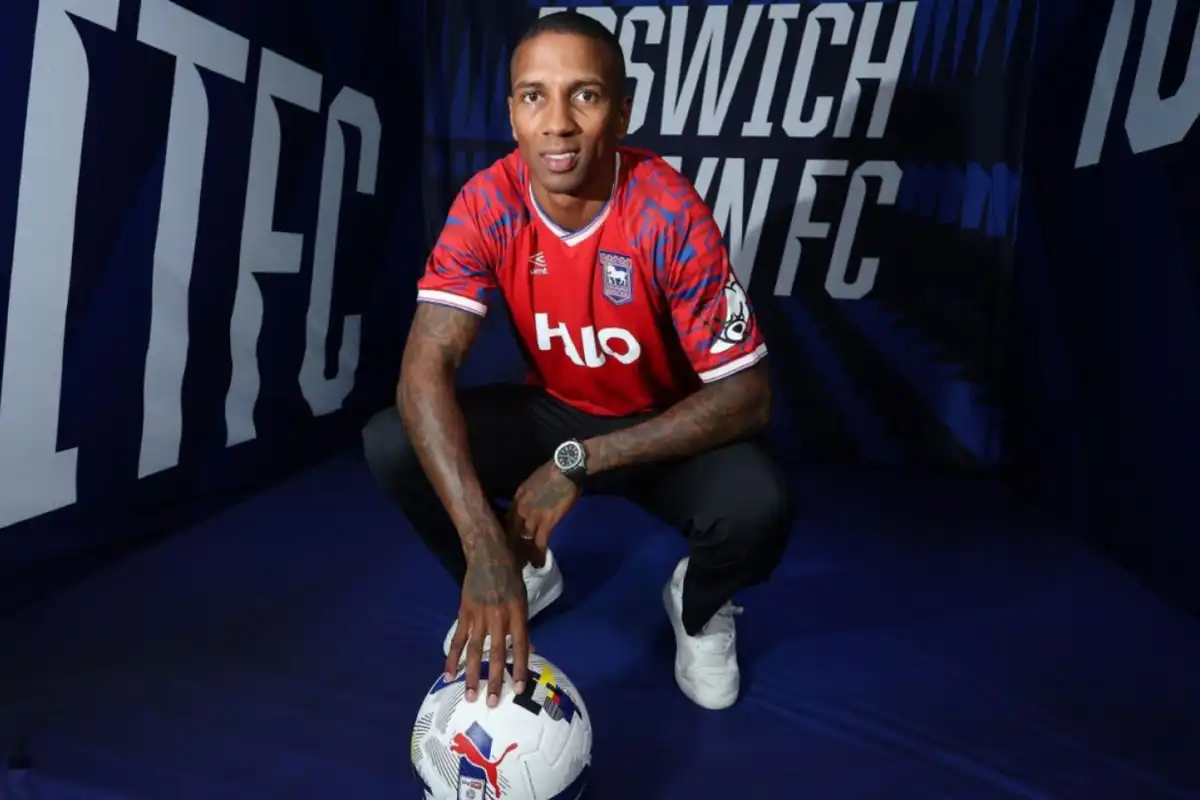 Ashley Young announces retirement after 23-year career