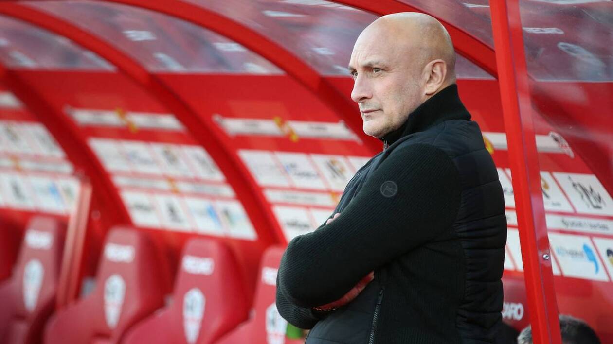 El Nantes apunta a Pantaloni del Lorient ante la amenaza del descenso