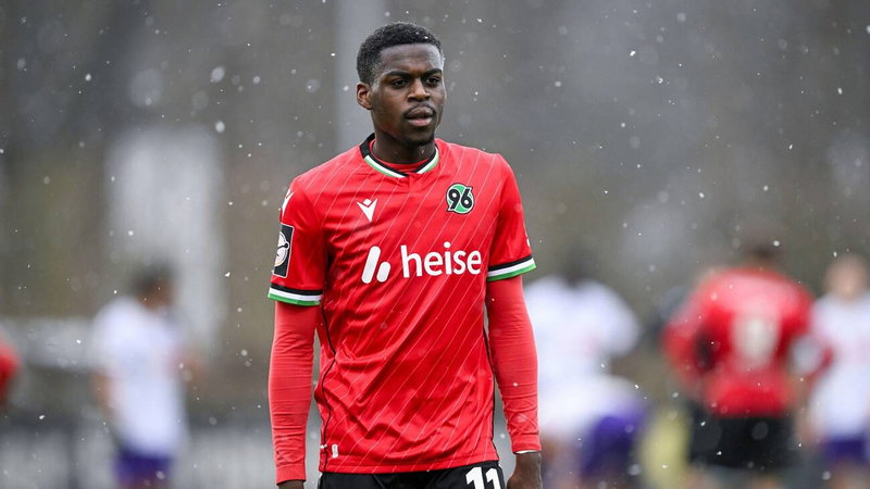 Eintracht Frankfurt show strong interest in Bayern Munich's Noel Aseko