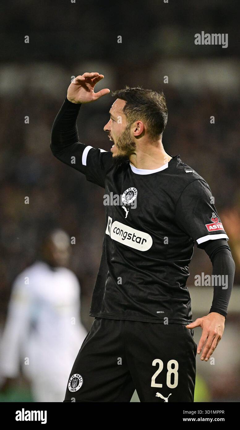 Schwerer Kreuzbandriss bei St. Paulis Pereira Lage