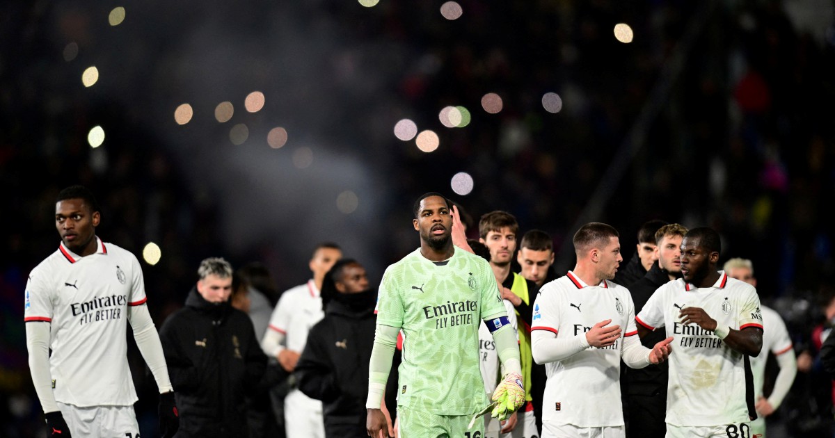 El AC Milan ve comprometidos sus aspiraciones a la Champions League tras una sorprendente derrota en casa ante el Udinese
