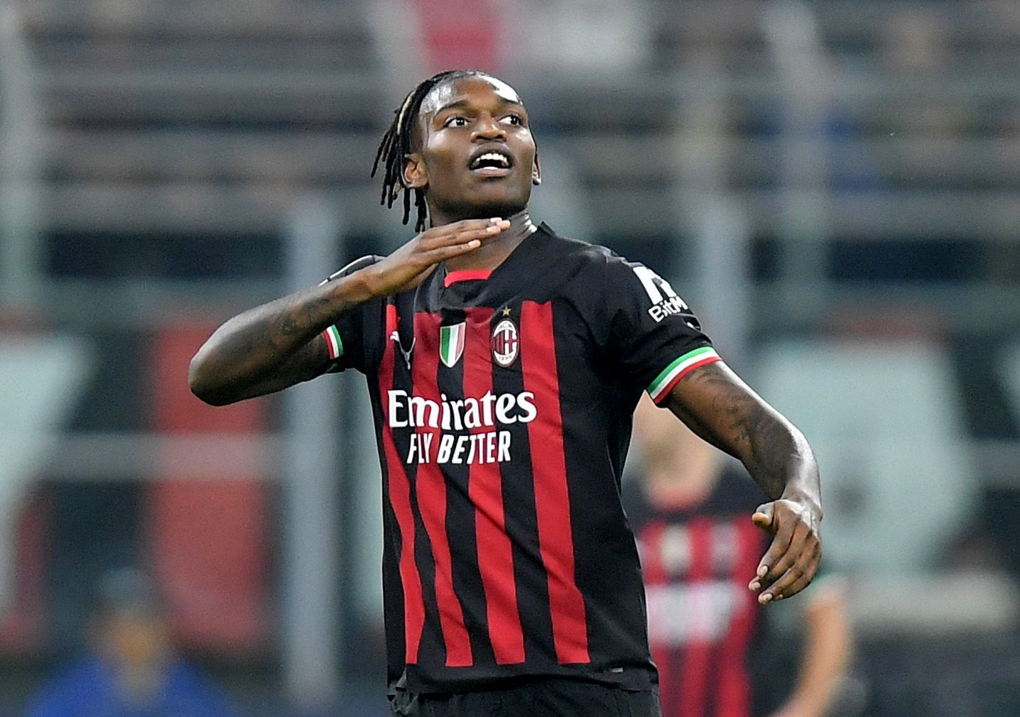 El Manchester United estudia un fichaje de oportunidad por Rafael Leao del AC Milan