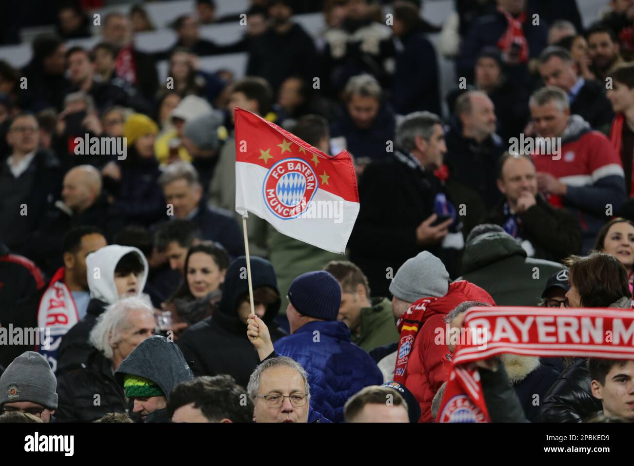 Aficionados del Bayern Múnich despliegan pancarta francesa en apoyo a los ultras del Saint-Étienne