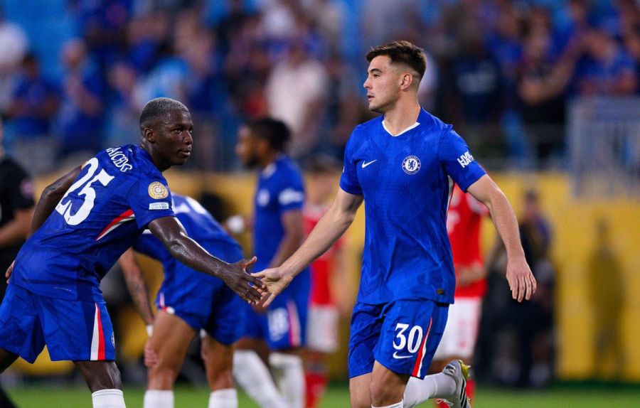 El futuro de Aaron Anselmino en el Chelsea es incierto tras el estancamiento de su cesión en el Estrasburgo