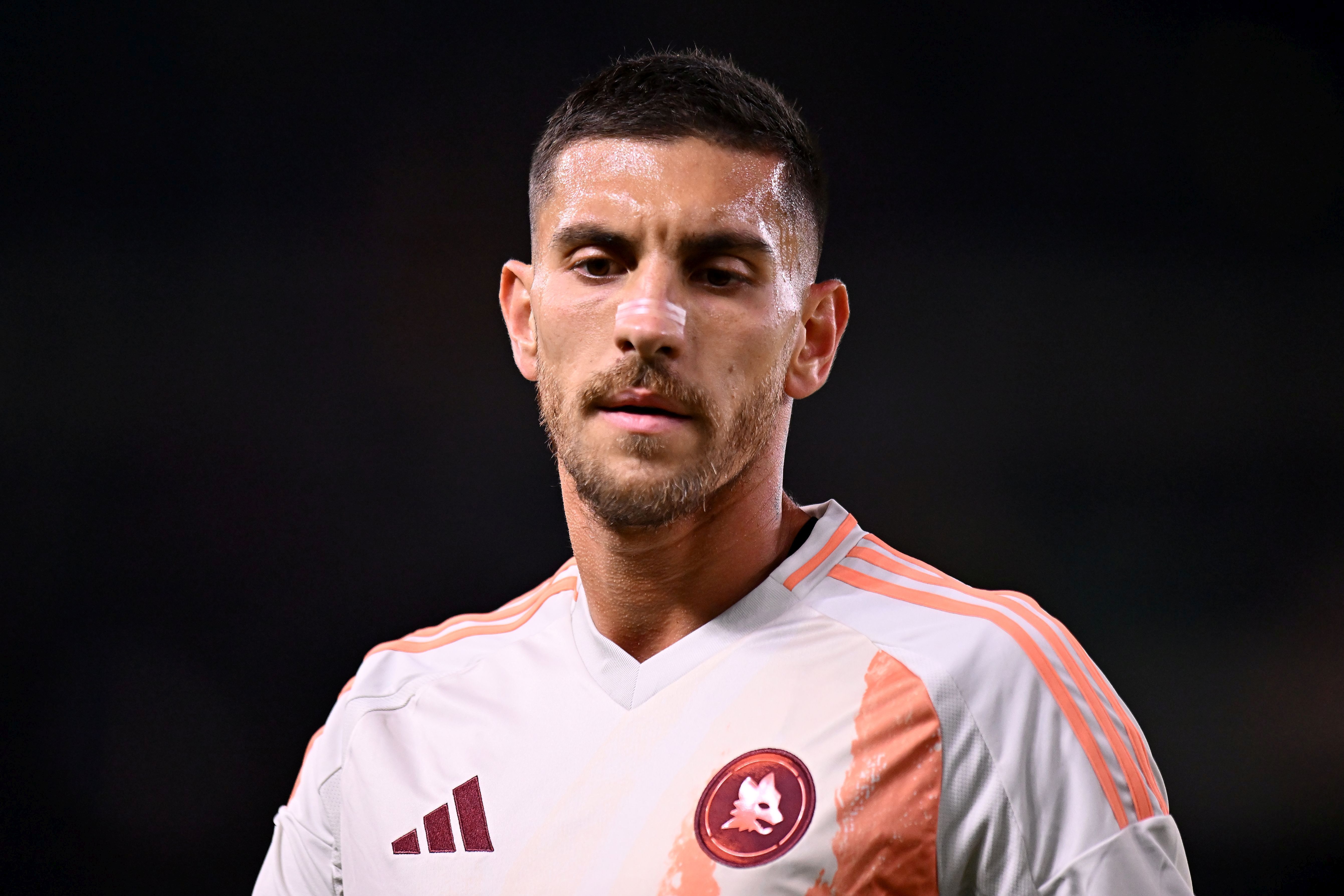 Infortunio muscolare per Lorenzo Pellegrini, capitano della Roma, contro il Pisa