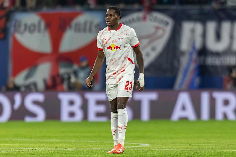 Liverpool y sus rivales de la Premier League, en alerta por la posible salida de Castello Lukeba