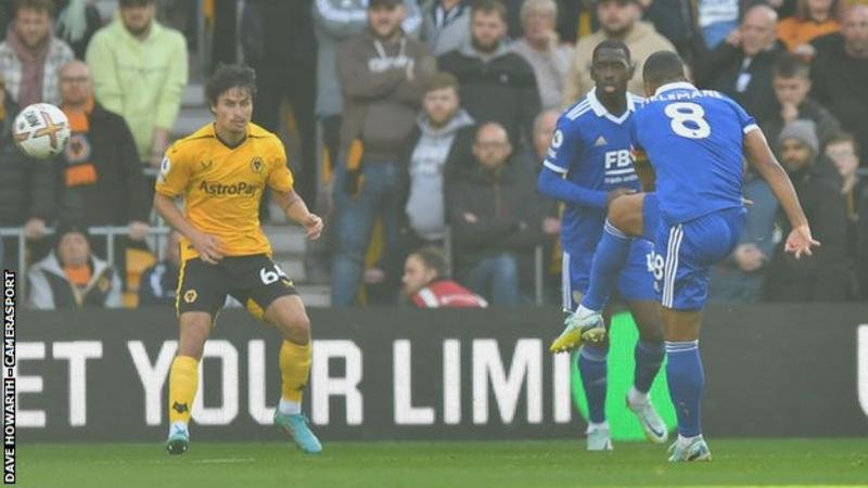 West Ham thrash Wolves to climb out of bottom three