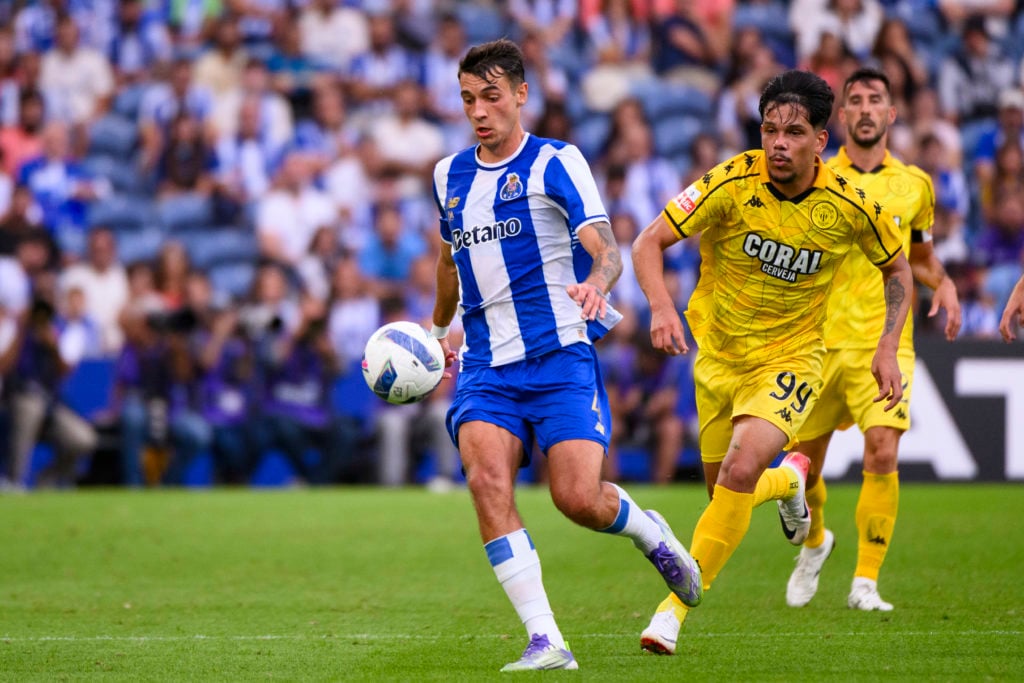 Arsenal einigt sich auf 20-Millionen-Euro-Verkauf von Jakub Kiwior an Porto