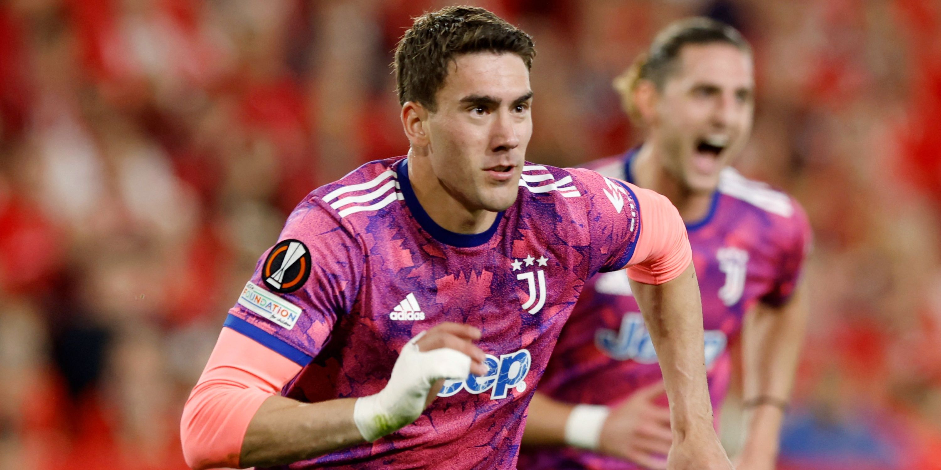 Vlahovic considers short-term Juventus renewal amid Bayern interest