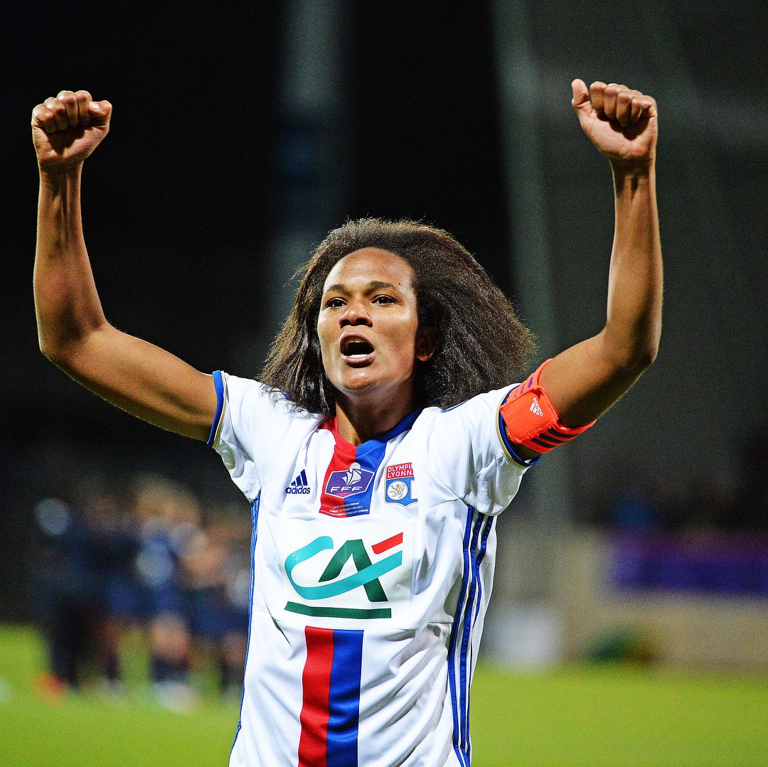 Wendie Renard erinnert sich daran, wie sie den ehemaligen Lyon-Präsidenten in der Champions-League-Feier durchnässte