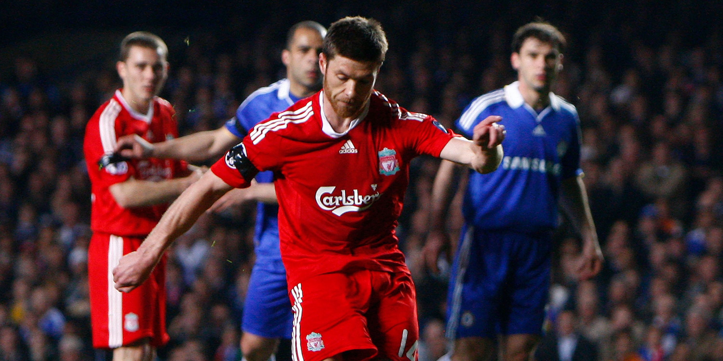 Liverpool a un bivio: futuro incerto per Slot, si intensificano le voci su Alonso