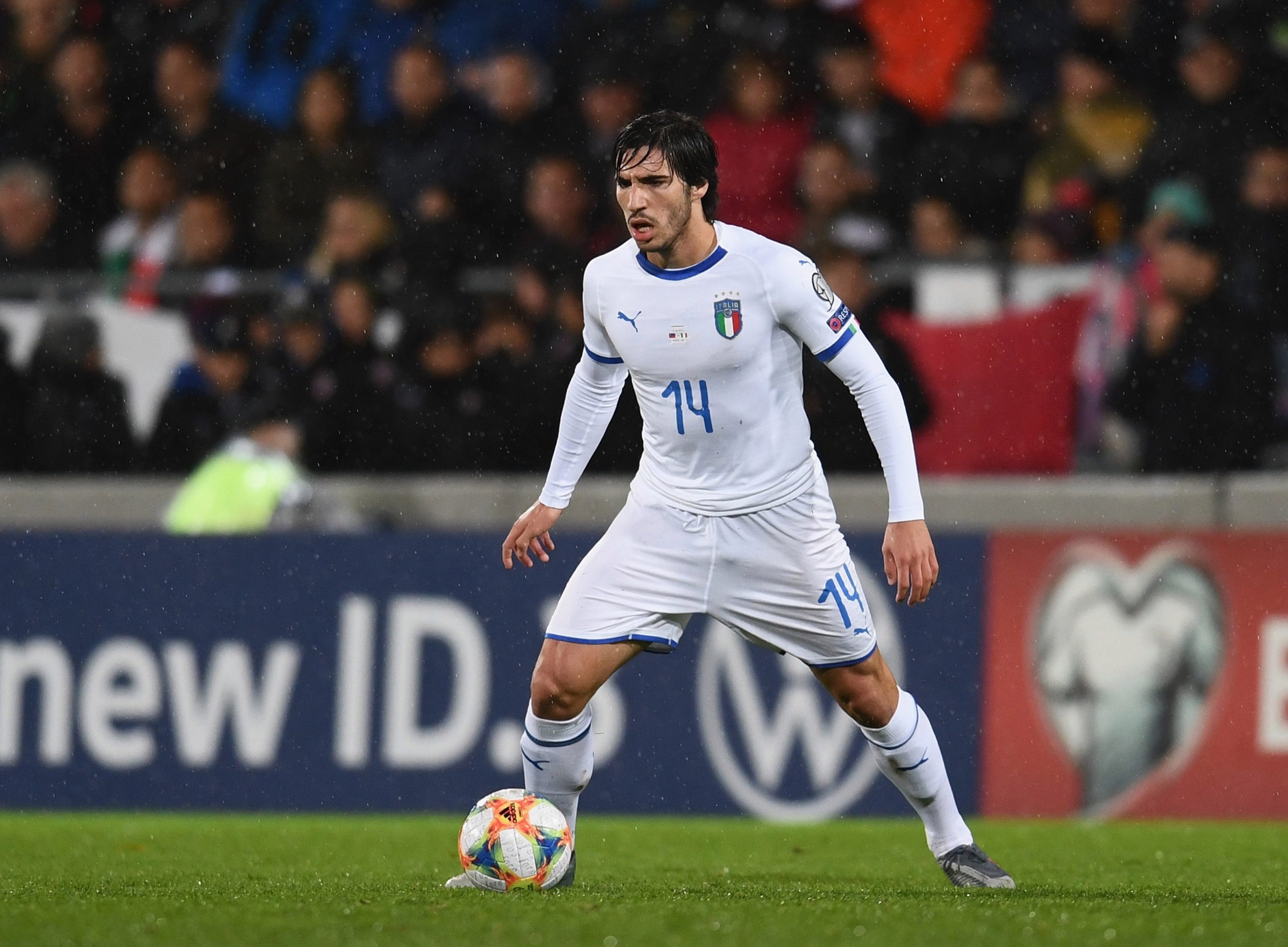 Manchester United consider Ugarte-Tonali swap as Fernandes names successor