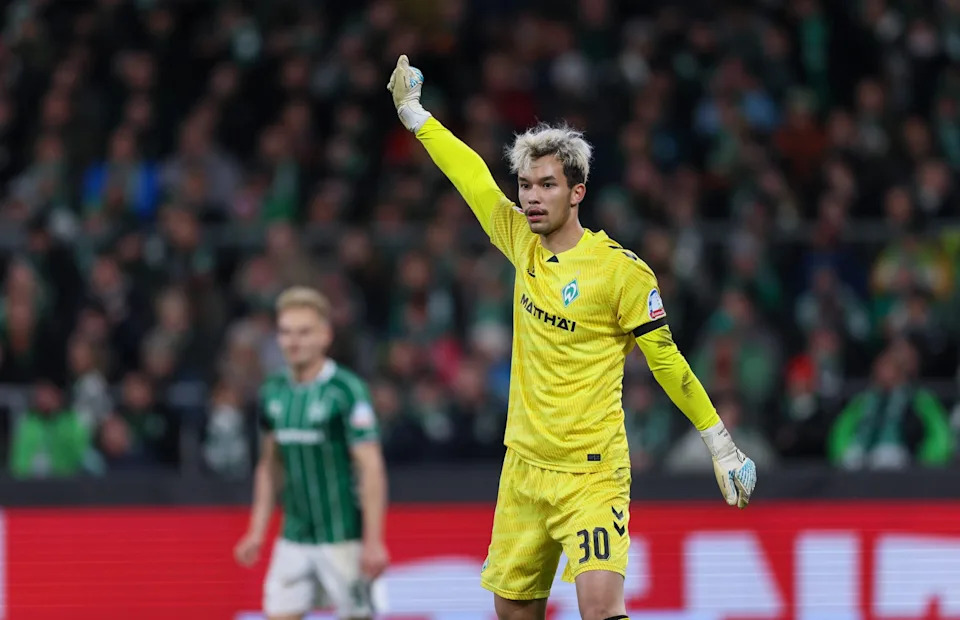 Mio Backhaus, il portiere del Werder Brema emerge come figura chiave nella lotta per la salvezza