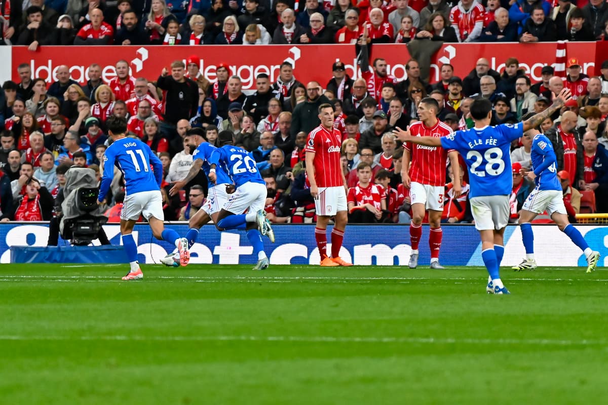 El Nottingham Forest arrasa al Sunderland y se aleja del peligro de descenso