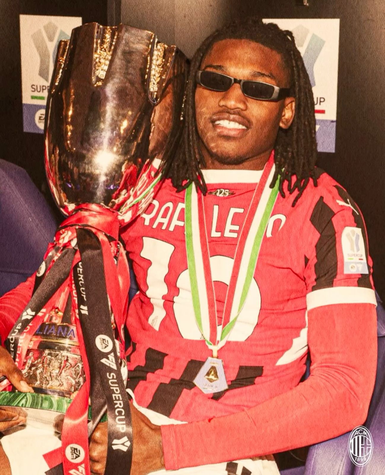 Leao's Mixed Reception Highlights Milan's Divisions Amidst Uncertain Future